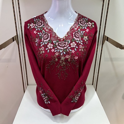 重工刺绣钉珠V领羊毛衫