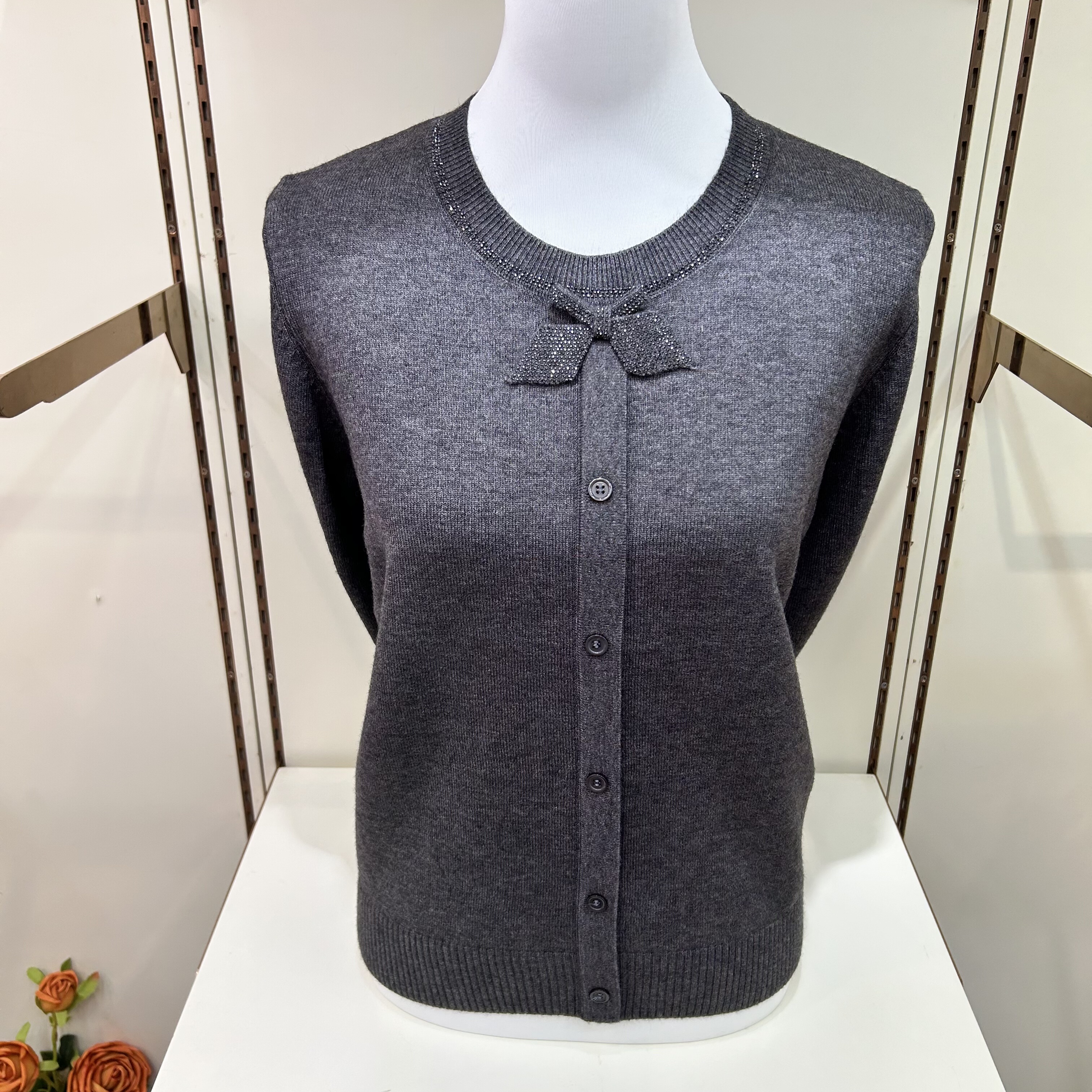 艾靓依烫钻妈妈羊毛衫秋冬款针织衫中老年安可拉新年假开内搭女厚