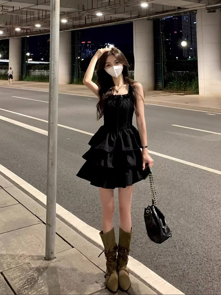 法式黑色吊带连衣裙女2025新款小个子高级感赫本风公主蓬蓬裙夏季