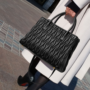 CCAMO真皮包包女款轻奢小众褶皱单肩手提包女士高端包包通勤女包