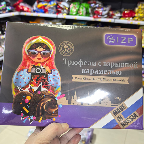 临期俄罗斯IZP 套娃系列杏仁跳跳糖太妃榛子夹心松露形巧克力礼盒