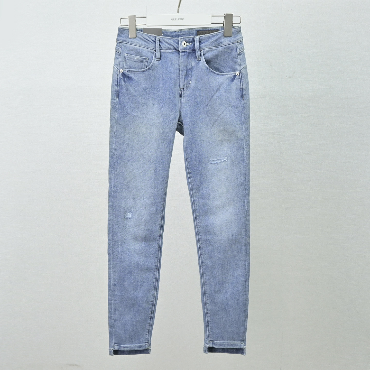 ABLE，JEANS修身提臀水洗牛仔裤