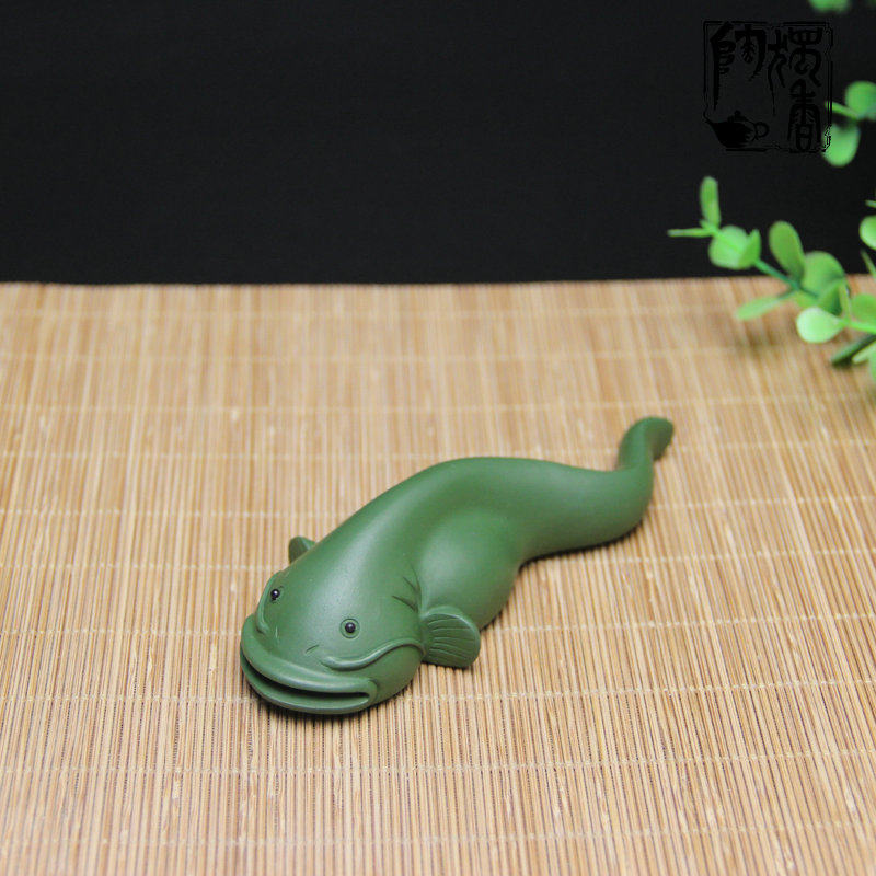 宜兴紫砂手工鲶鱼茶宠摆件