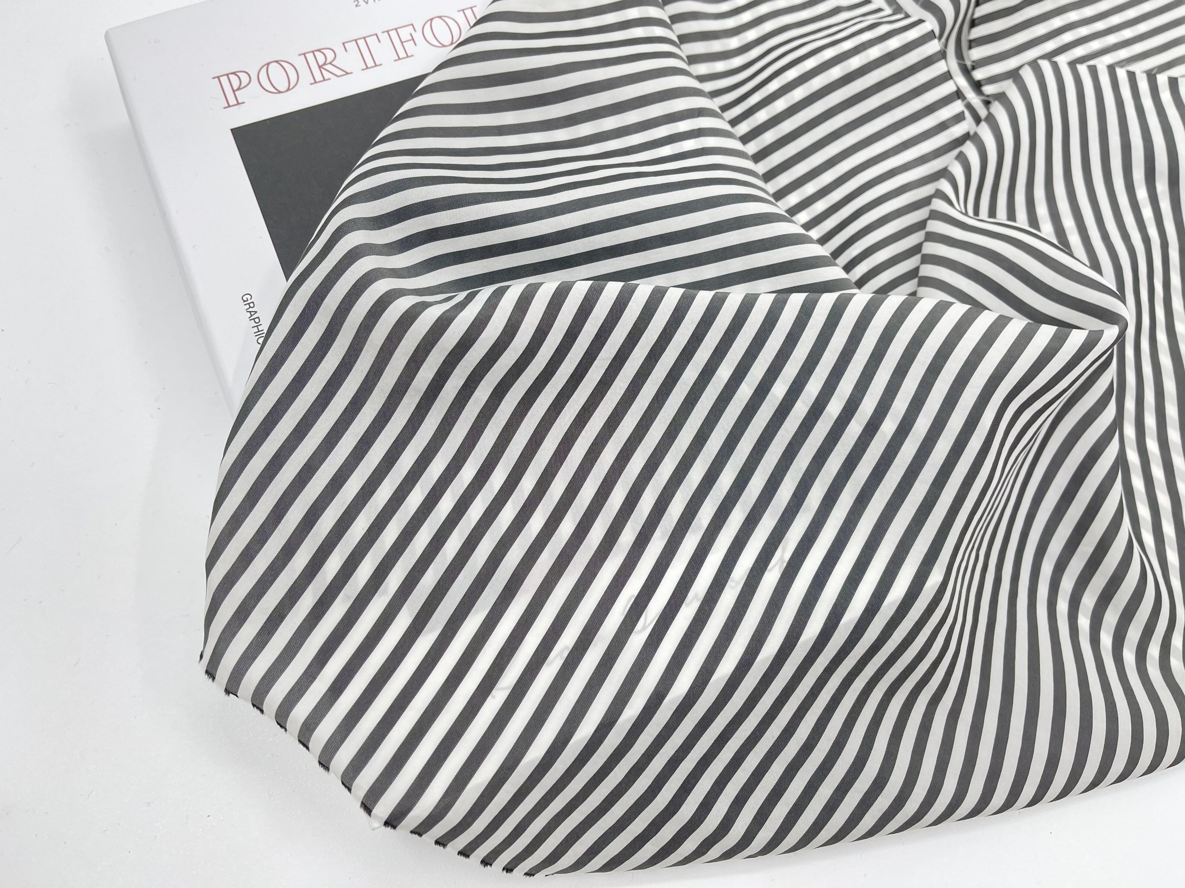 柔软垂感微透 浅灰色白色细条纹铜氨丝面料衬衫连衣裙夏季布料diy