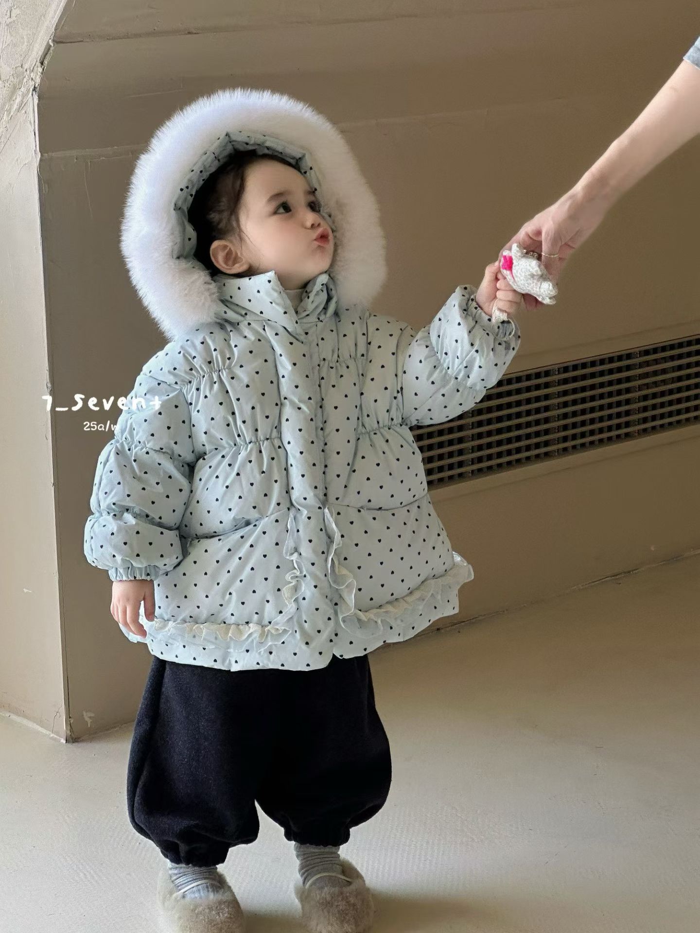 7seven女童25新冬波点大毛领连帽羽绒服女宝宝加厚保暖白鸭绒外套
