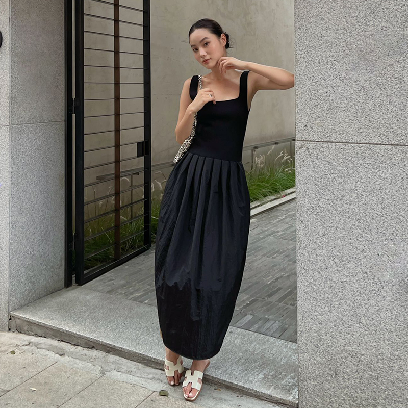 PURITYYH小众简约黑色方领设计感后开叉连衣裙时尚气质背心长裙女