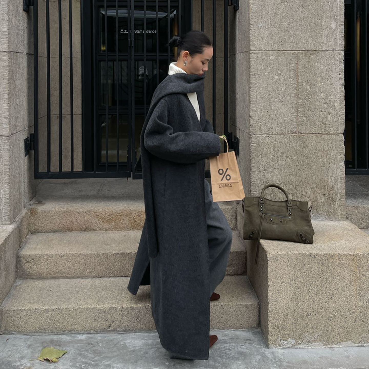 极简休闲中长款自带围巾双面羊毛呢大衣2025冬季宽松大衣风衣外套