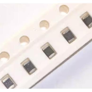 VC120630D650DP 1206 30V 400PF 120A AVX贴片压敏电阻 现货