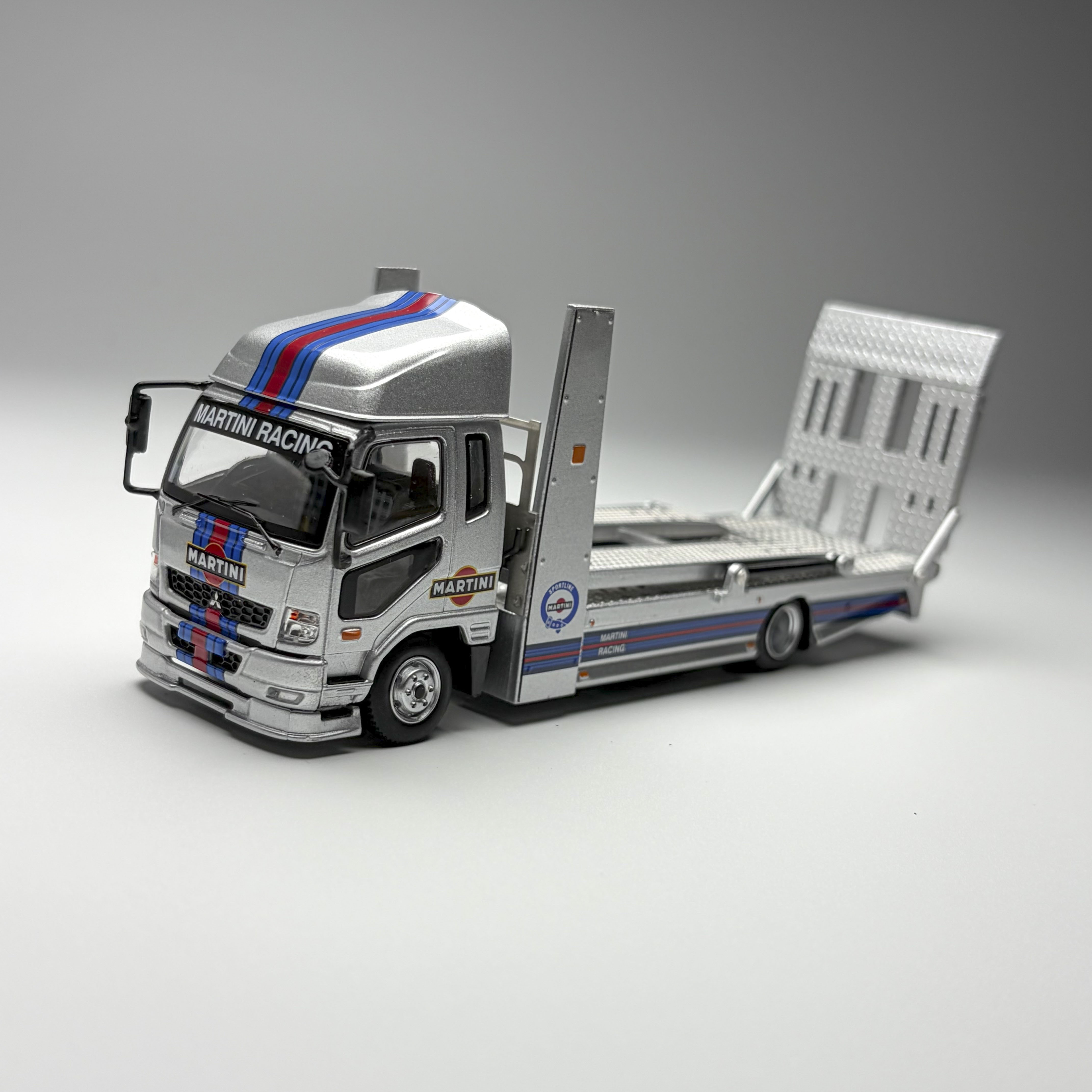 GCD 1:64 三菱Fuso Fighter Mk2双层平板拖车 马天尼合金汽车模型图片