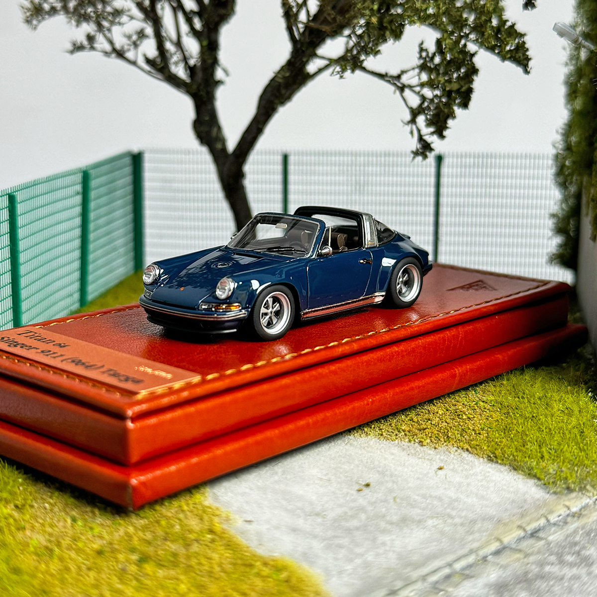 MAKE UP Titan 1:64保时捷精品敞篷车模 Singer 911 964 Targa-封面