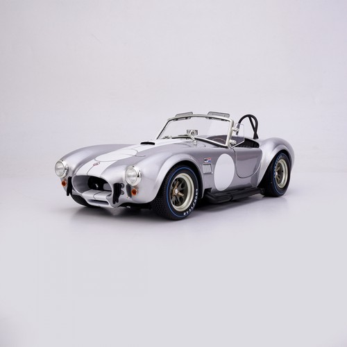 Kyosho谢尔比合金1：18汽车模型