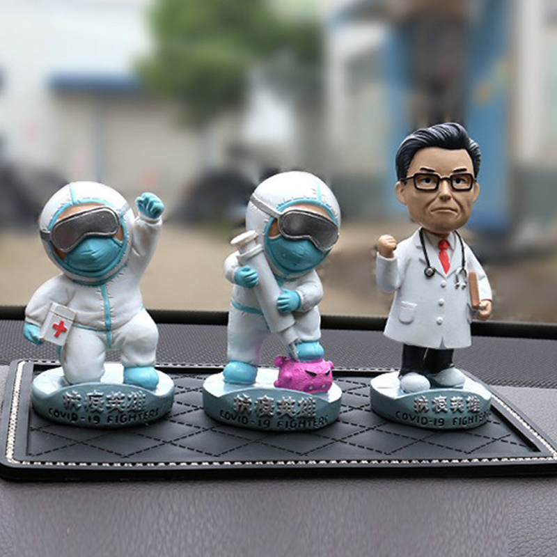 汽车摆件摇头公仔医生人物仿真