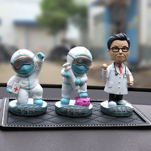 汽车摆件摇头公仔医生人物仿真