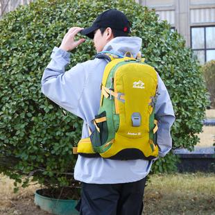 专业户外登山包轻便旅游运动双肩包轻量防水徒步旅行背包35新款