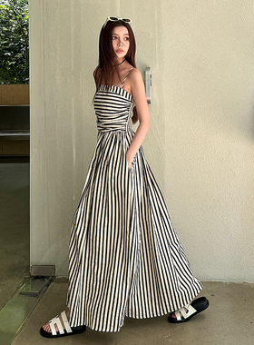 浅布调法式高个子黑白竖条纹抹胸露肩吊带裙度假风a字连衣裙长裙