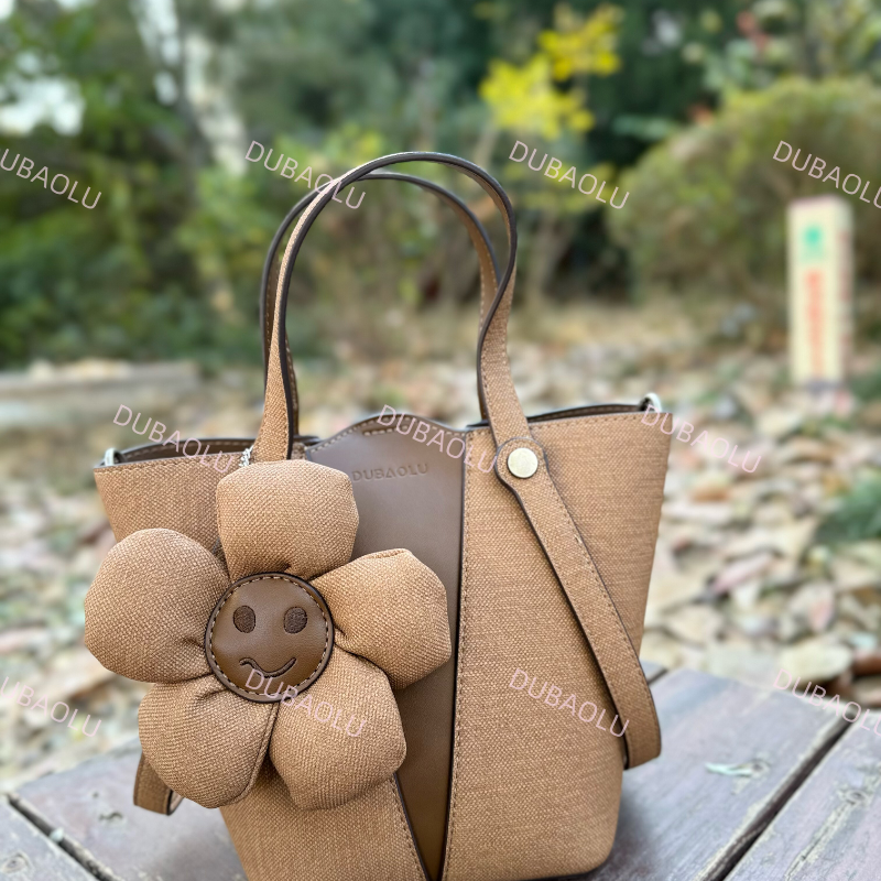 都宝路复古女包2026拼色新款时尚欧美休闲撞色水桶托特斜挎包