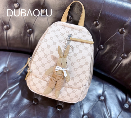 都宝路双肩包女士2026新款大容量背包老花质感旅行包带挂件通勤