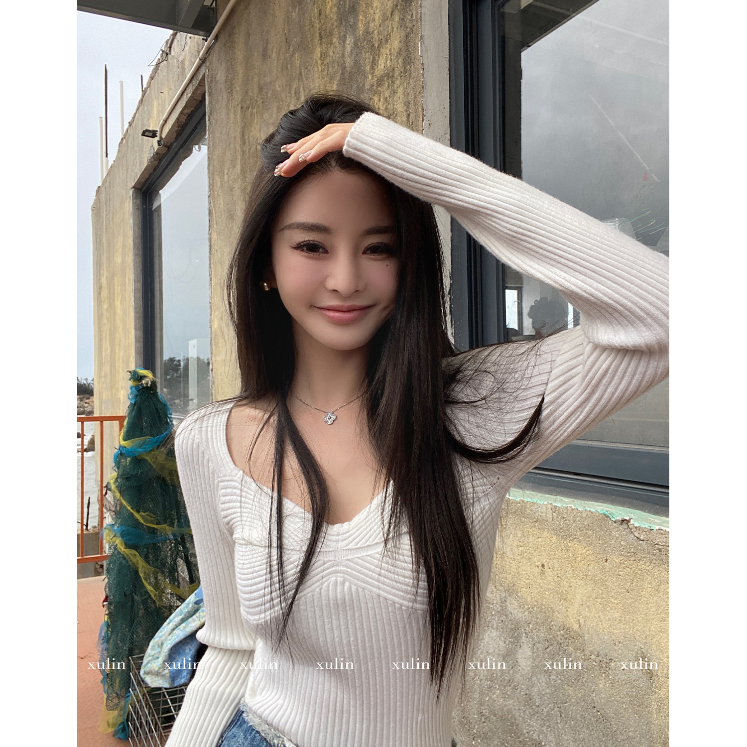 mini studio徐琳 开年有喜 简约艺术家 休闲大挖领结构款针织上衣