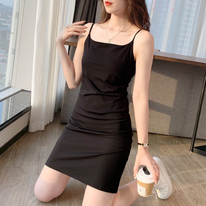 可调节吊带连衣裙女春夏褶皱设计感遮肚显瘦性感美背小黑裙短长款