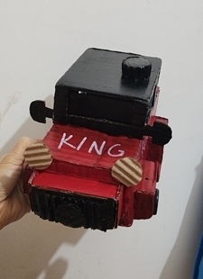 纸箱板废物利用幼儿园手工制作小汽车模型 科学小发明学生比赛