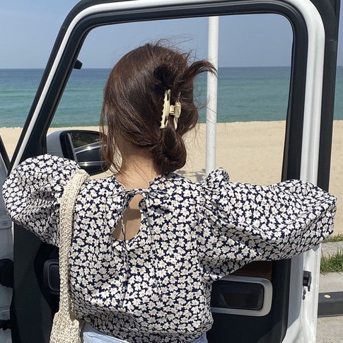 Chic niche versatile floral foam sleeve bottomed shirt