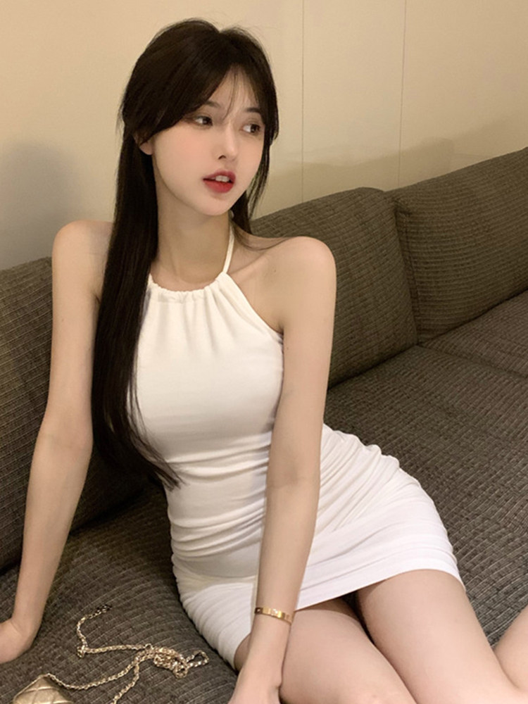 夏季女装甜辣纯欲别致显瘦吊带连衣裙2024收腰挂脖紧身辣妹包臀裙