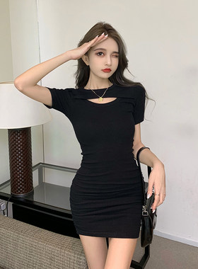 2022夏季新款褶皱修身气质连衣裙女显瘦设计感心机小个子包臀裙子