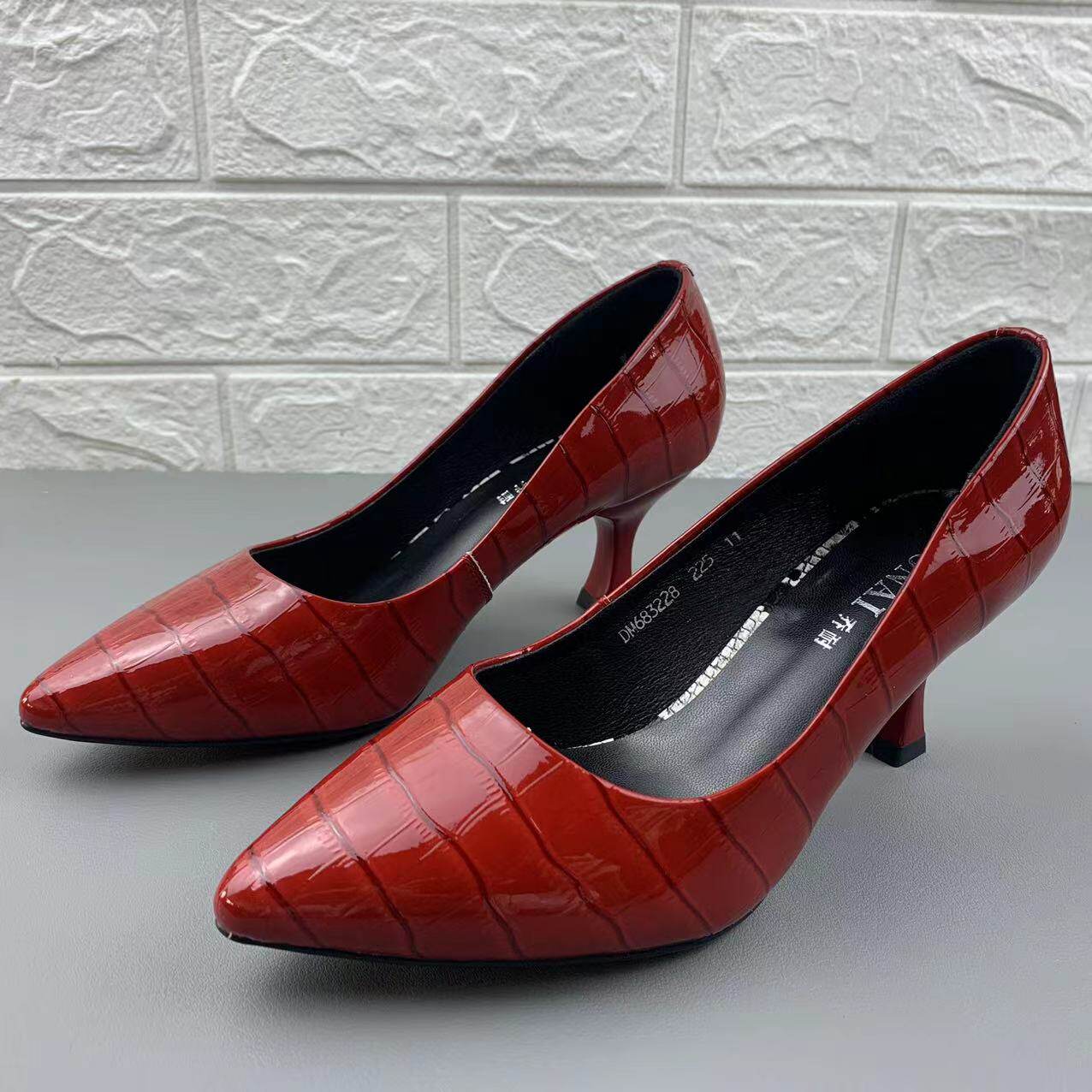 真皮乔耐断码清仓女鞋2022新款品牌潮流漆皮休闲单鞋女士跟鞋