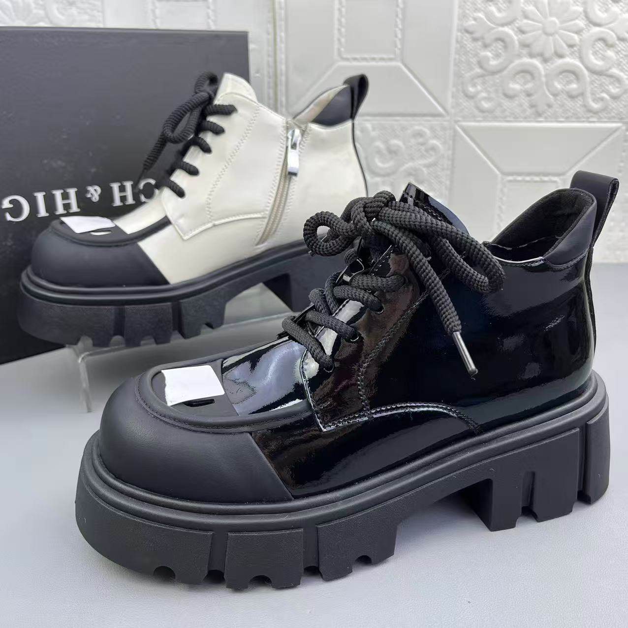 高品质新款时尚漆皮机车女靴短靴