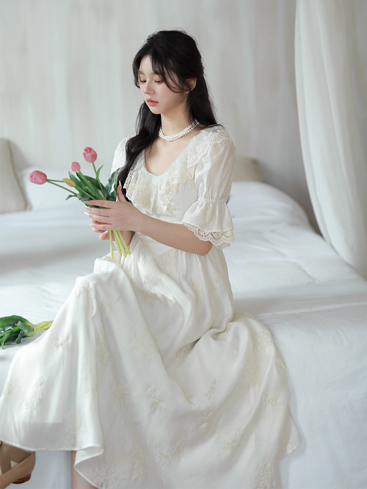 法式A字裙绣花蕾丝花边