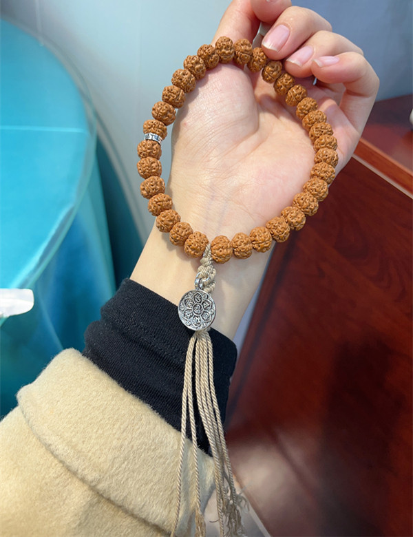 天然金刚菩提子搭配六字真言手持串 规格约:11mm ty259