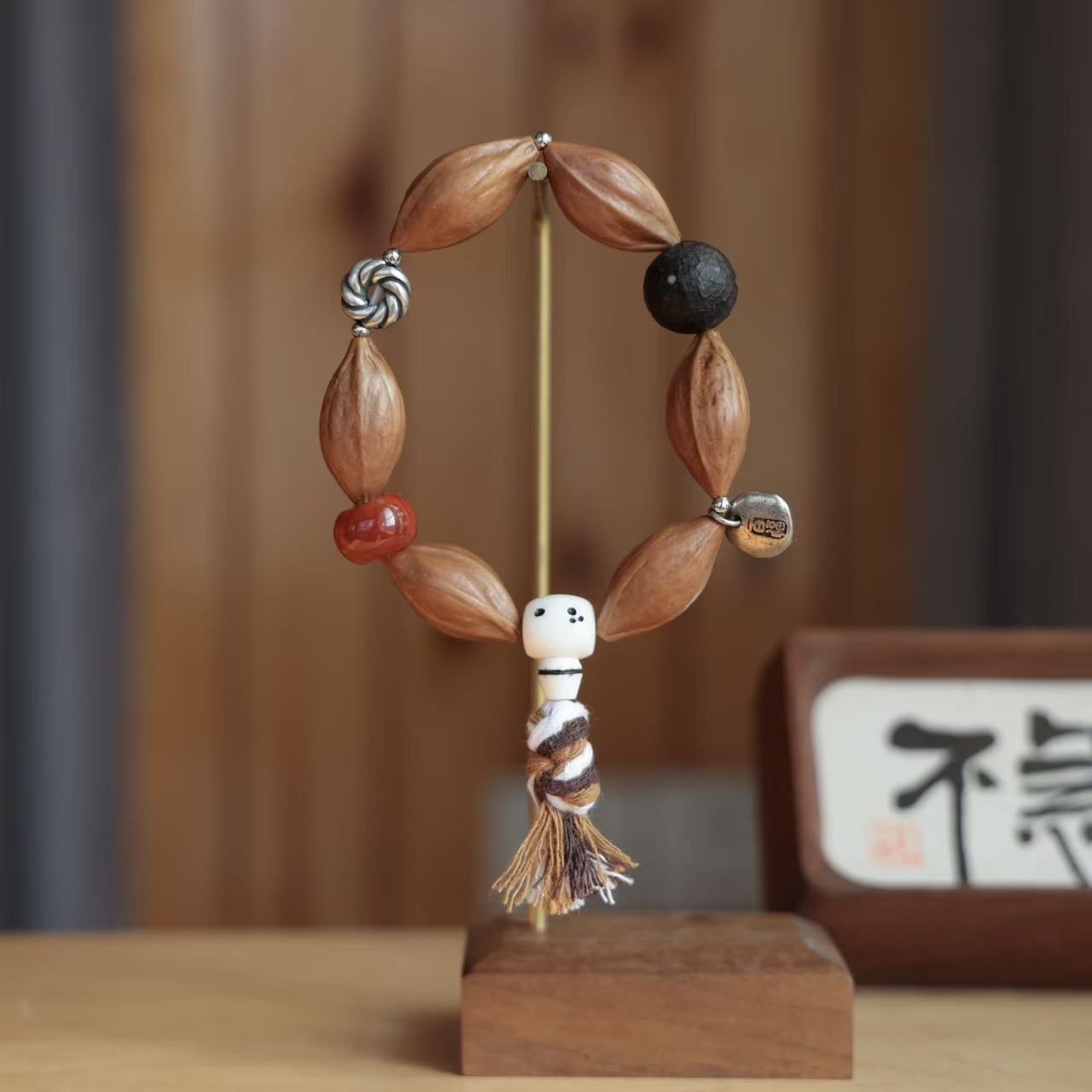 橄榄核铁核手串 搭配黑檀镶钉无相珠三七银 驼骨阿呆三通DM862