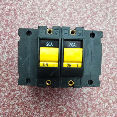 Carling DP-4094 20A 4P双柄控4通高灵敏油阻尼设备用液磁断路器