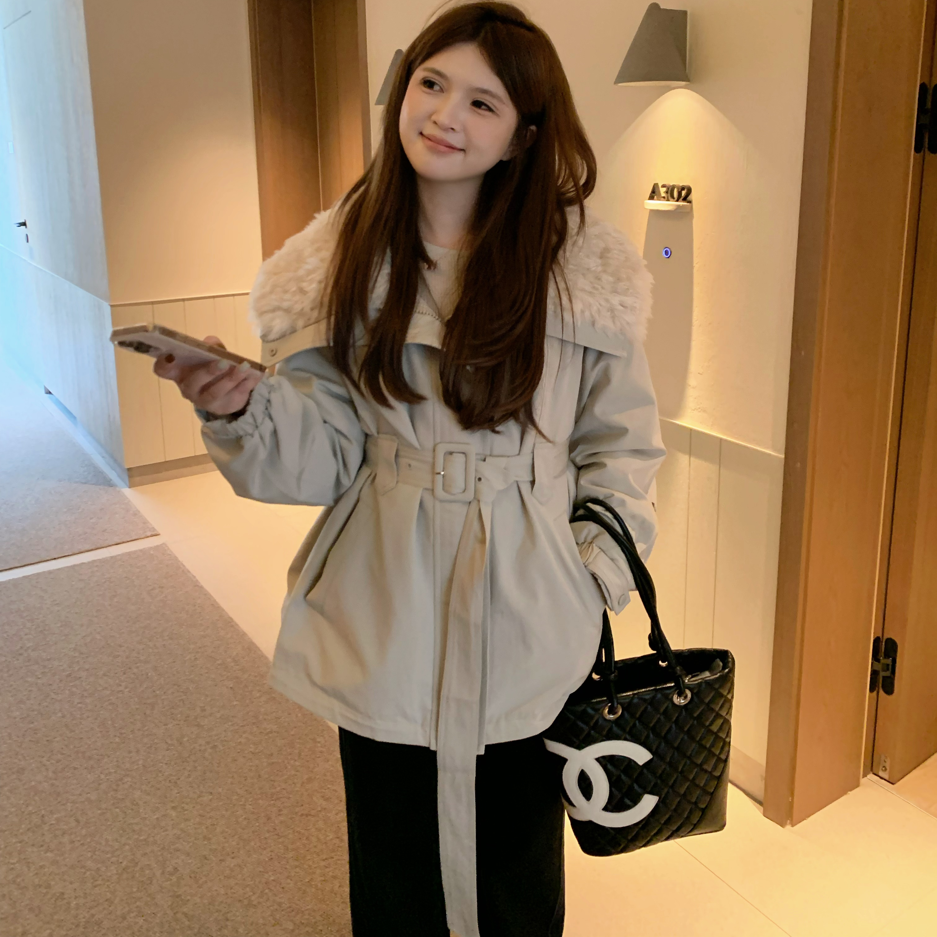 漫姐的店【暴雪时分】2025冬季羊羔毛大翻领羽绒服系带收腰外套