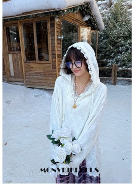 魔女MoNvKiKiPlus大码微胖新国风V领蕾丝连帽打底上衣#2005