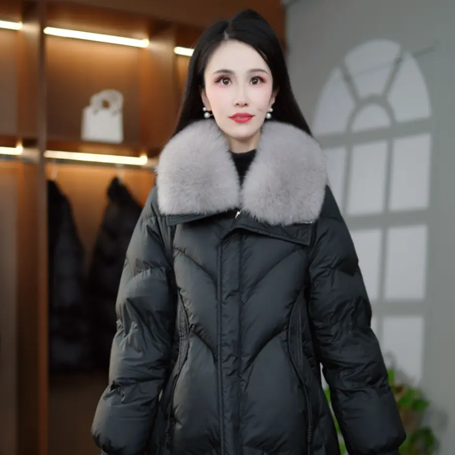 冬季时尚轻奢风真毛领鹅绒羽绒服女士中长款黑色显瘦保暖外套