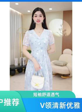 2026春季新款V领短袖刺绣连衣裙女式修身显瘦气质高级感蓝色裙子