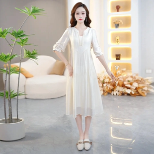 春夏季新款压褶连衣裙女白色中袖V领中长裙气质显瘦减龄百搭裙子