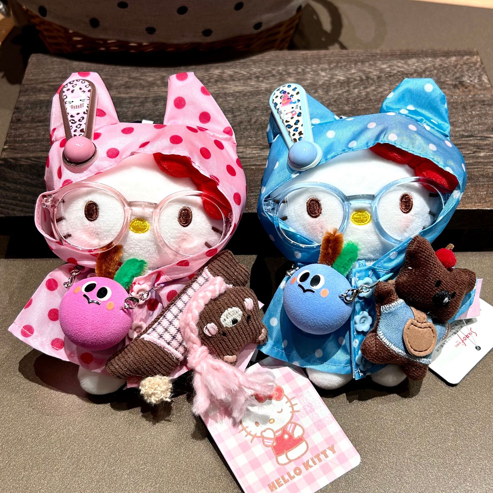 日本正版HelloKitty毛绒