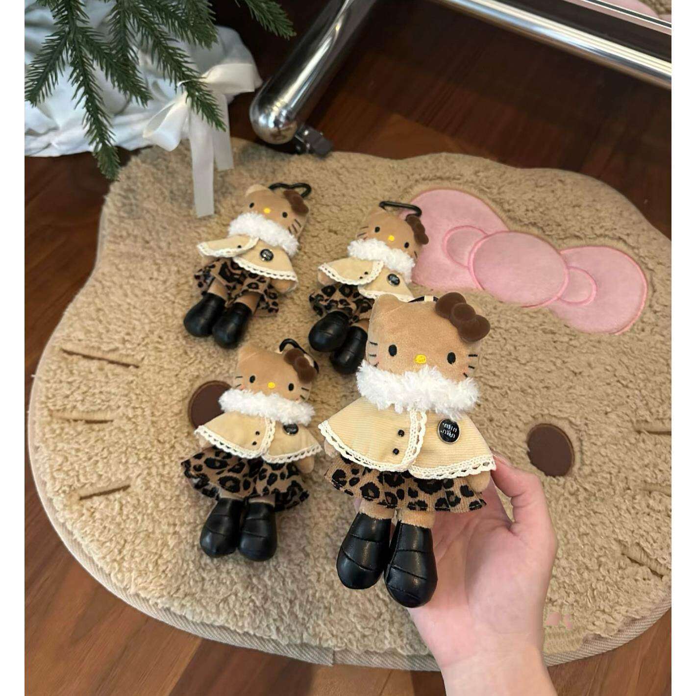 日本正品黑皮长腿kt挂件棕色毛绒豹纹长腿kitty包挂饰玩偶送礼物