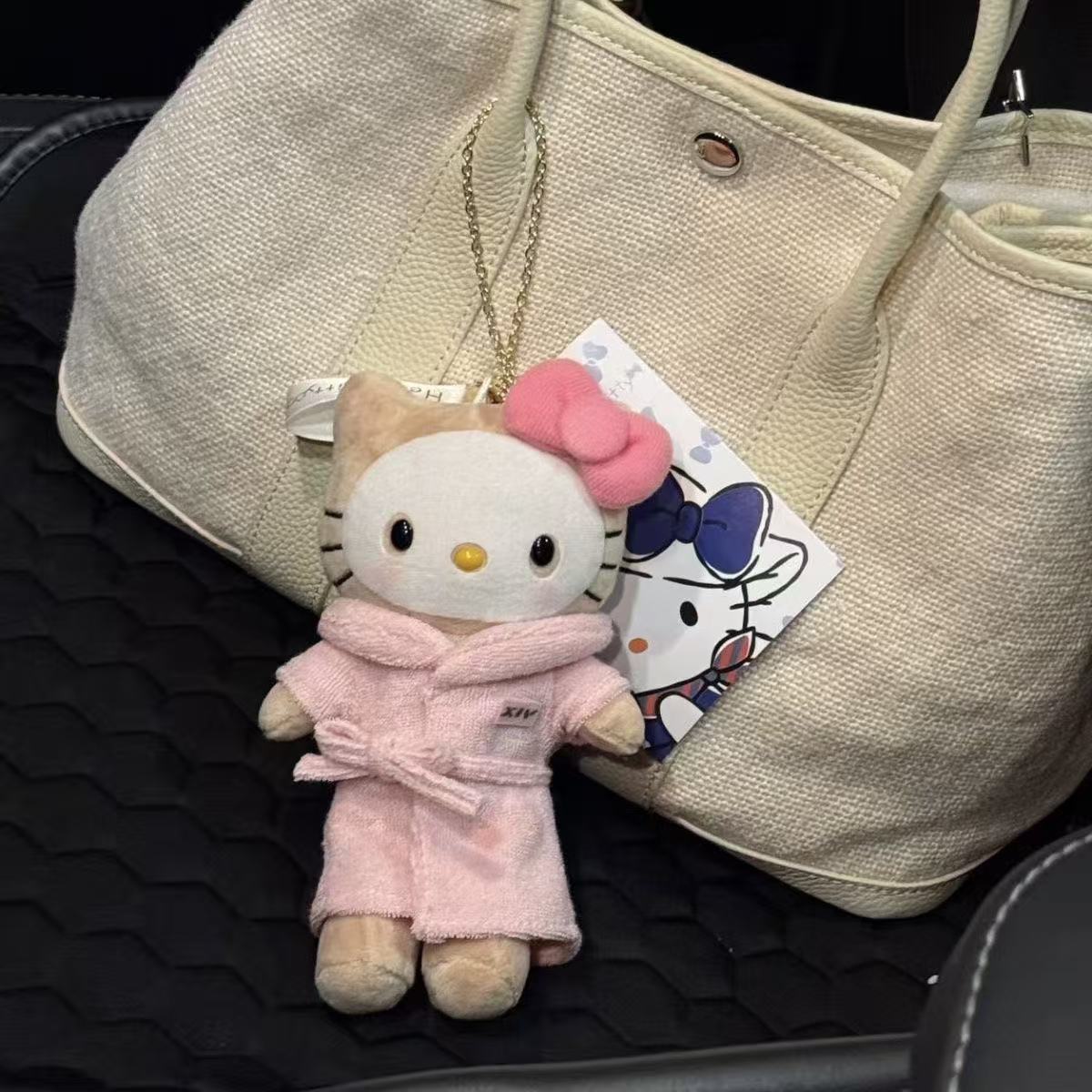 日本百变长腿Hellokitty