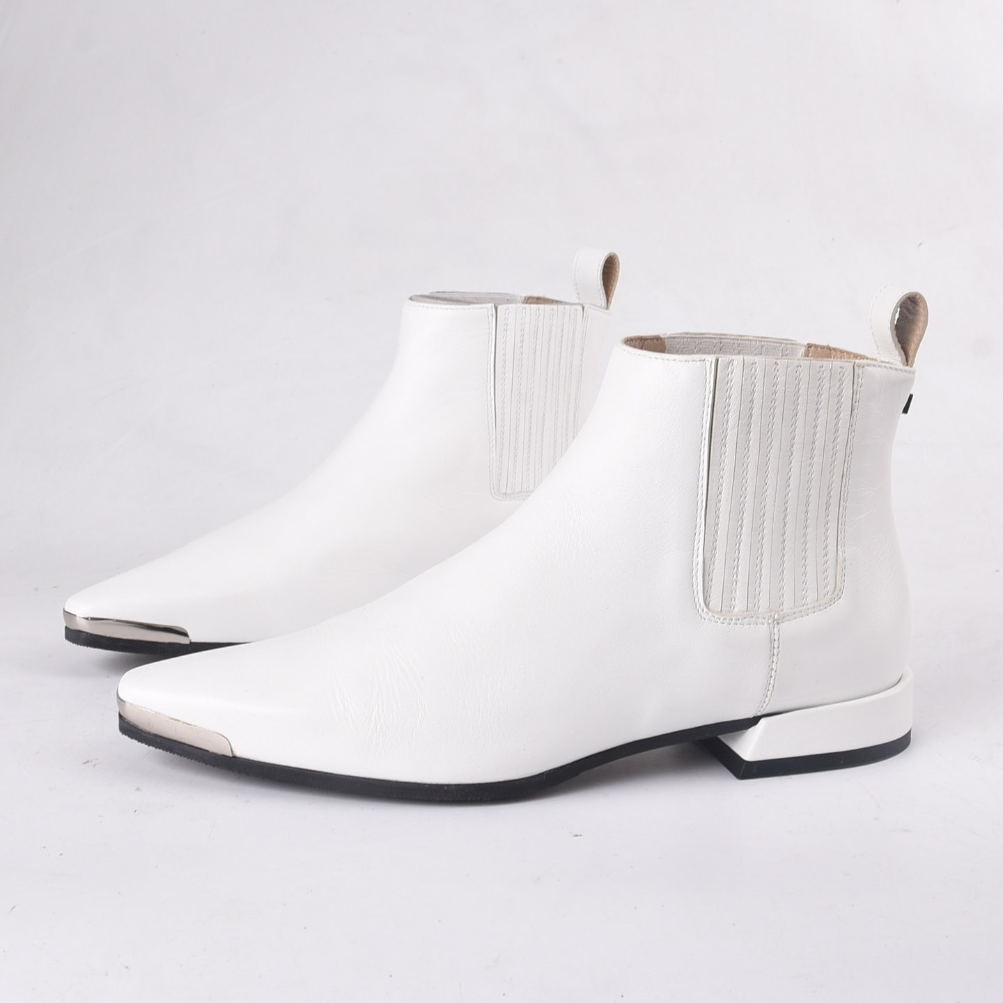 切尔西真皮白色短靴时尚专柜