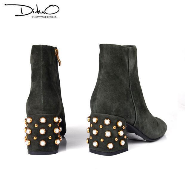 真皮羊皮新款铆钉珍珠铆钉短靴