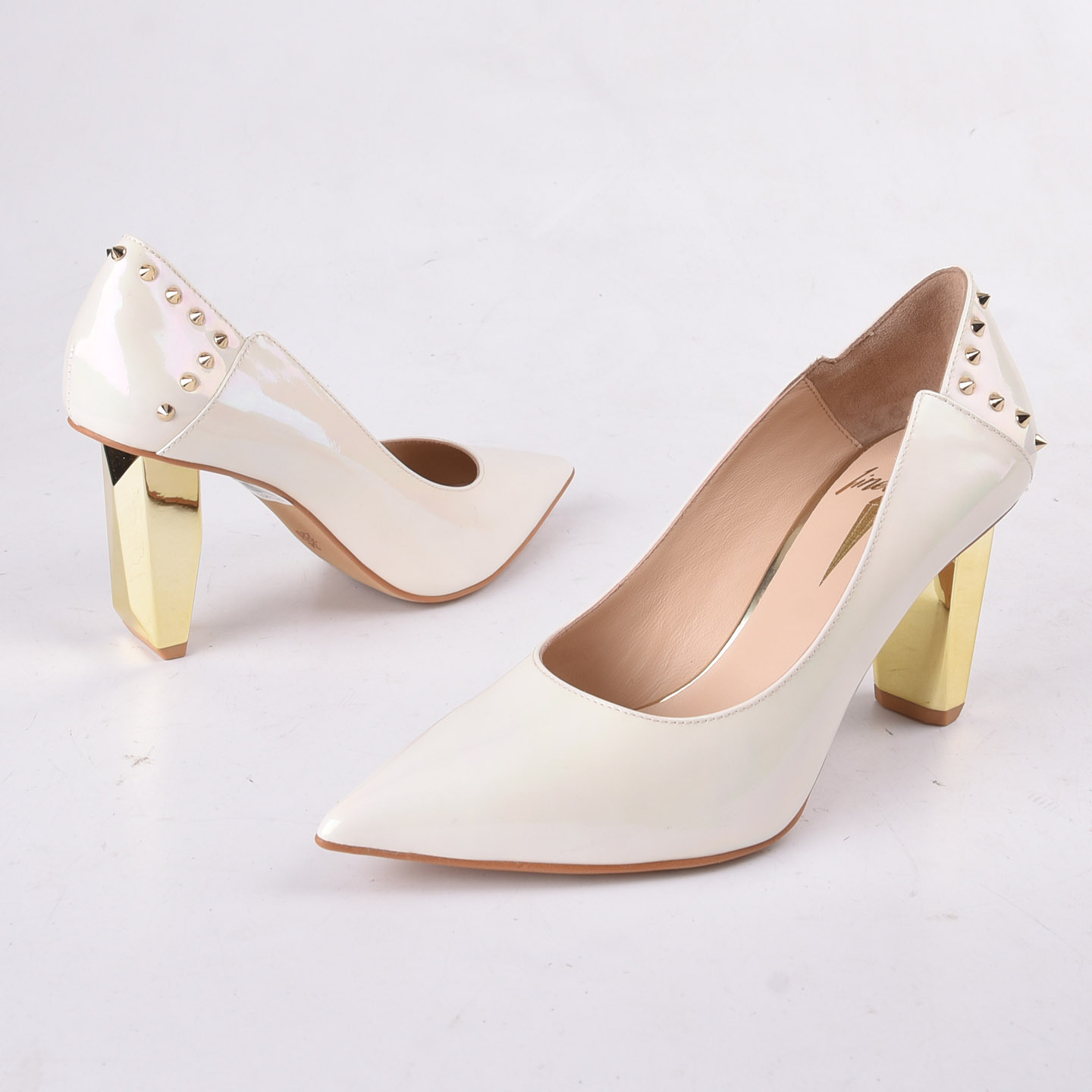 新款时尚百搭休闲鞋女尖头单鞋