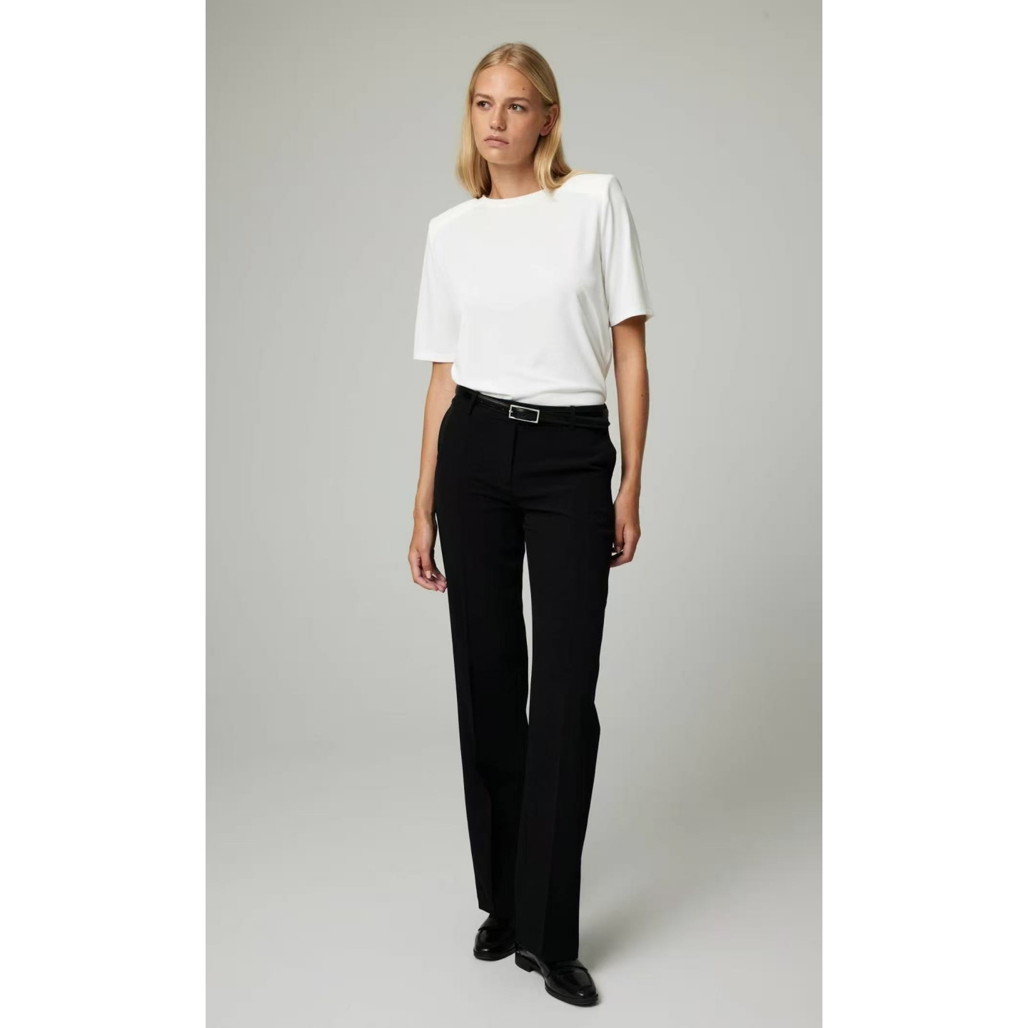 中袖休闲舒适莫代尔柔软圆领T恤