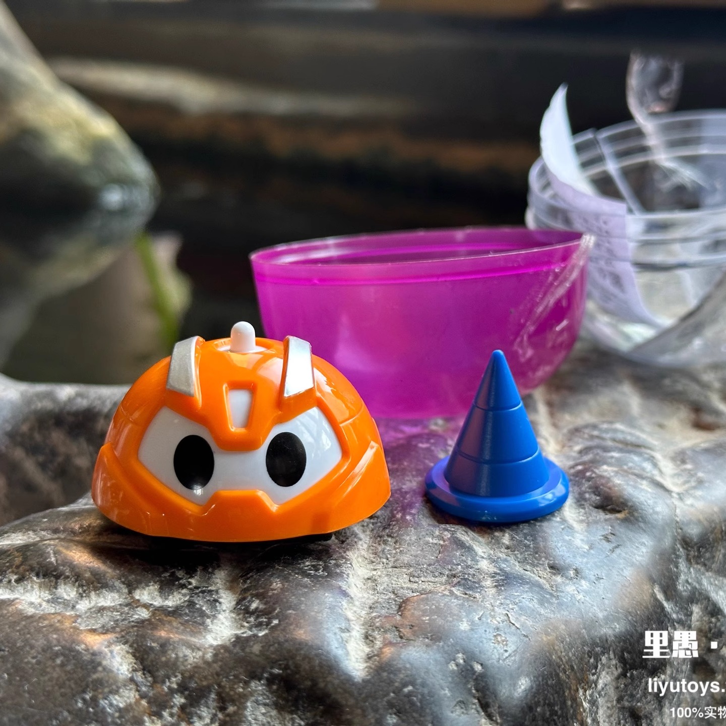 离心陀螺旋转特技小车扭蛋