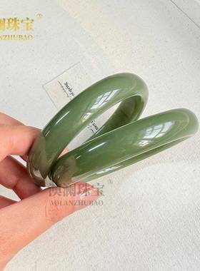 本命年高外蒙料和田玉湖水绿玉中宽手镯青水女镯青绿玉镯子礼物