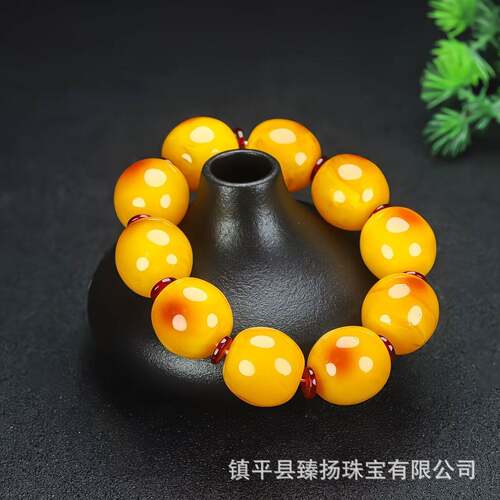 本命年二琥珀蜜蜡俏色鸡油黄桶珠手串荧光浮主礼物