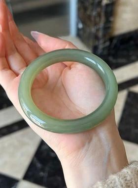 本命年和田玉湖水绿宽条手镯外蒙料古青色清水细圆条镯子轻款礼物