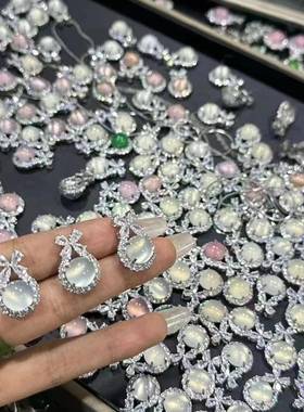 本命年高冰马料镶嵌白玉髓圆形蛋面小吊坠白玛瑙玉石粉色绿色项链